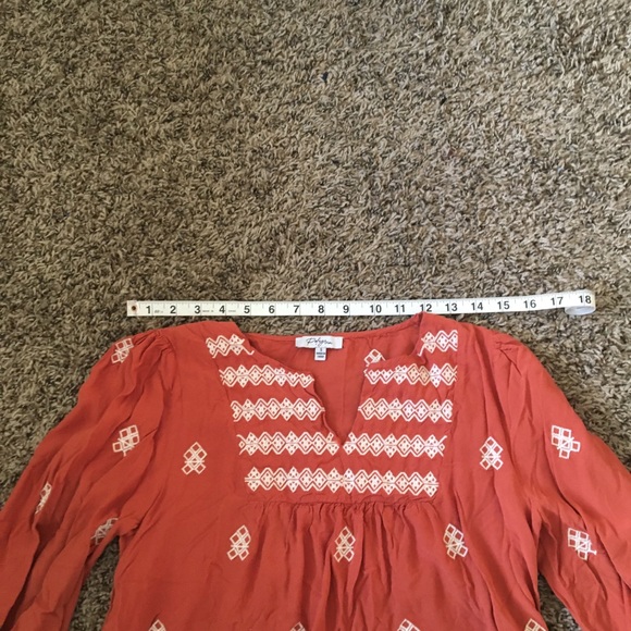 Embroidered peasant top trio - Picture 4 of 15